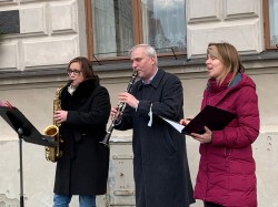 Pomníkové trio u busty T. G. Masaryka